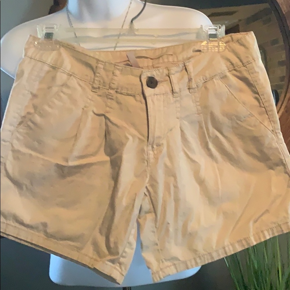 LIGHTWEIGHT BEIGE SHORTS SIZE 5